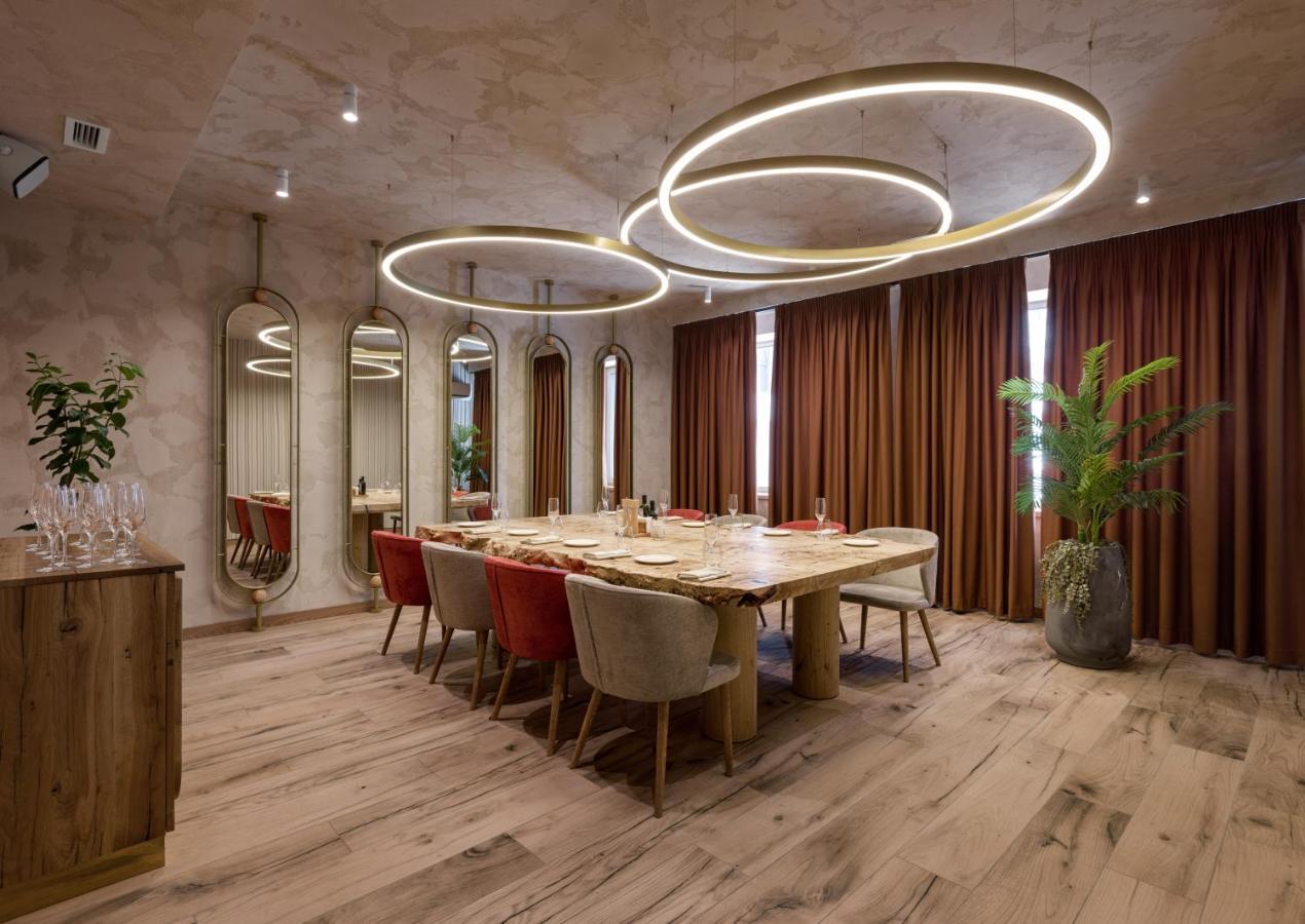 Apartel Uzhhorod Ngoại thất bức ảnh