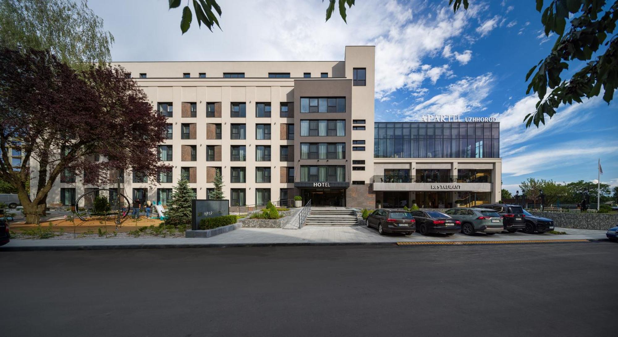 Apartel Uzhhorod Ngoại thất bức ảnh